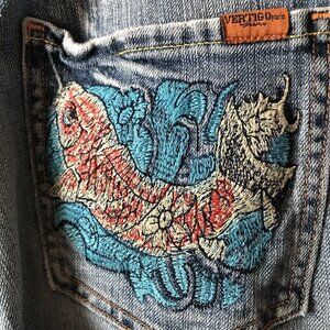 Embroidered women jeans embroidered koi fish distressed light wash 9/10